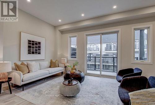 33 Seguin Street, Richmond Hill, ON - Indoor Photo Showing Living Room