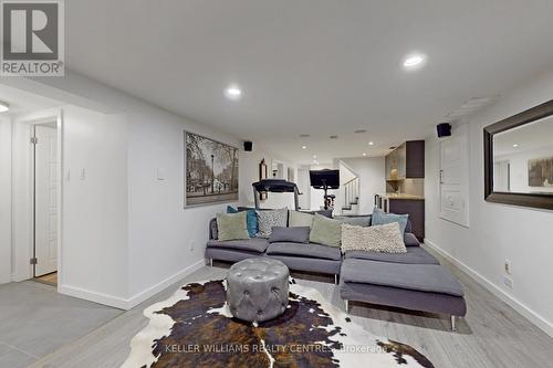 4 Child Drive, Aurora, ON - Indoor Photo Showing Living Room