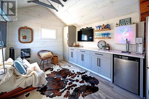 4 Child Drive, Aurora, ON - Indoor Photo Showing Kitchen