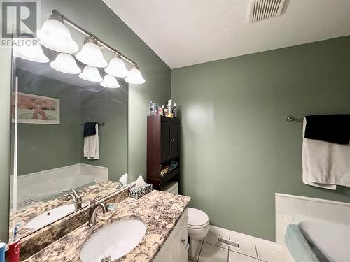 2013 87A Avenue, Dawson Creek, BC - Indoor Photo Showing Bathroom