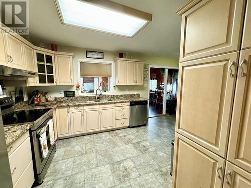 2013 87A Avenue, Dawson Creek, BC - Indoor Photo Showing Kitchen