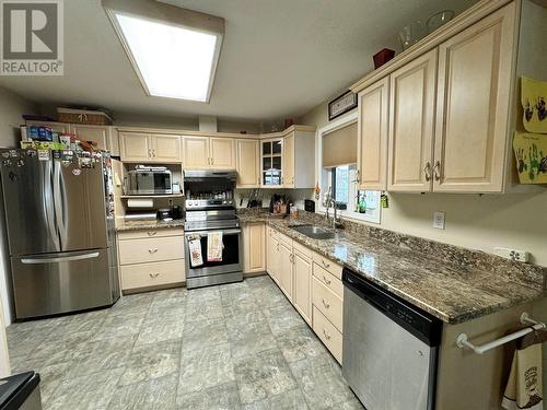 2013 87A Avenue, Dawson Creek, BC - Indoor Photo Showing Kitchen With Double Sink