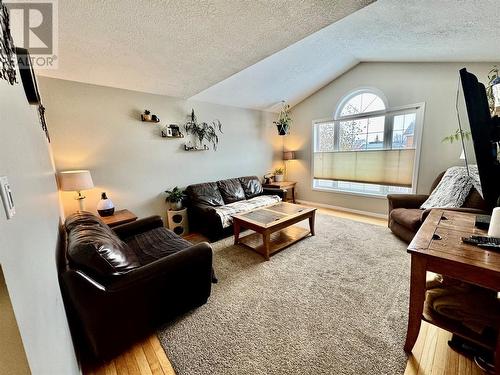 2013 87A Avenue, Dawson Creek, BC - Indoor Photo Showing Living Room