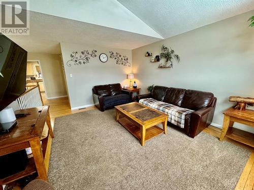 2013 87A Avenue, Dawson Creek, BC - Indoor Photo Showing Living Room