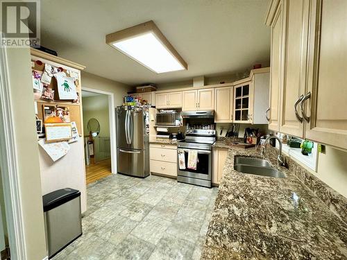 2013 87A Avenue, Dawson Creek, BC - Indoor Photo Showing Kitchen With Double Sink