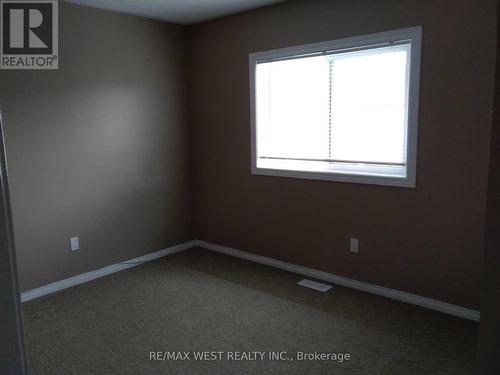 8 Lyfytt Crescent, Barrie, ON - Indoor Photo Showing Other Room