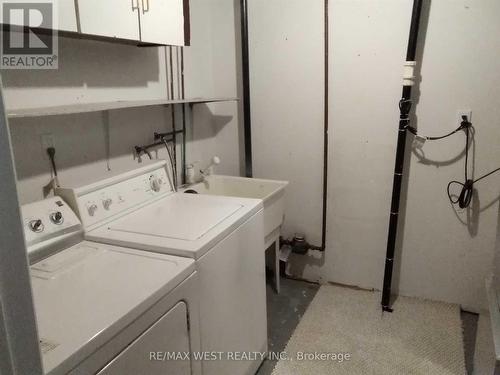 8 Lyfytt Crescent, Barrie, ON - Indoor Photo Showing Laundry Room