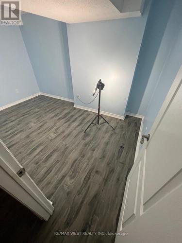 8 Lyfytt Crescent, Barrie, ON - Indoor Photo Showing Other Room