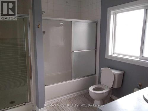 8 Lyfytt Crescent, Barrie, ON - Indoor Photo Showing Bathroom