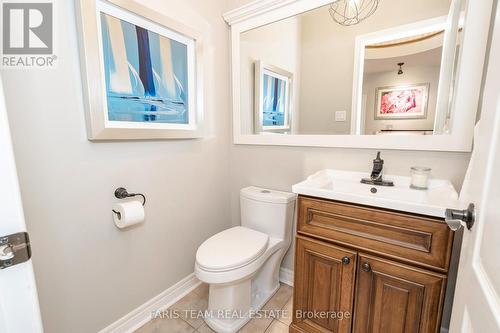 28 Camelot Square, Barrie, ON - Indoor Photo Showing Bathroom