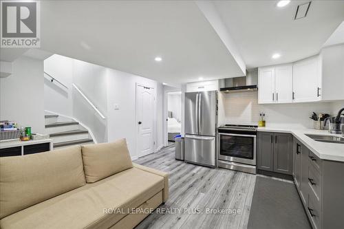 31 Fiddleneck Crescent, Brampton, ON - Indoor Photo Showing Kitchen With Stainless Steel Kitchen