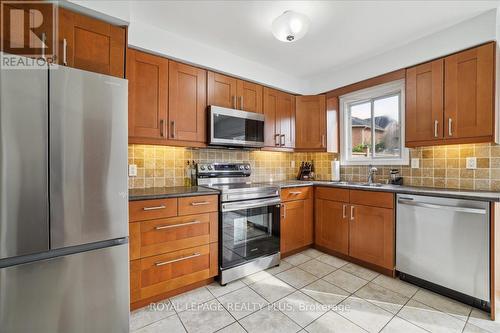 31 Fiddleneck Crescent, Brampton, ON - Indoor Photo Showing Kitchen With Stainless Steel Kitchen