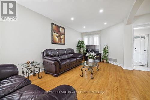 31 Fiddleneck Crescent, Brampton, ON - Indoor Photo Showing Living Room