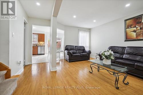 31 Fiddleneck Crescent, Brampton, ON - Indoor Photo Showing Living Room