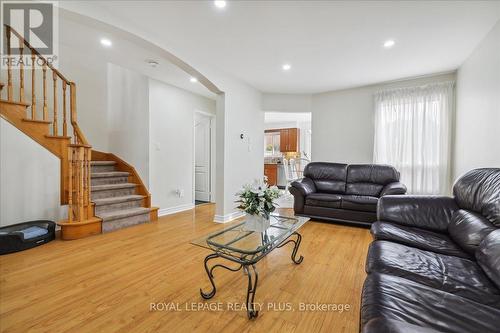 31 Fiddleneck Crescent, Brampton, ON - Indoor Photo Showing Living Room