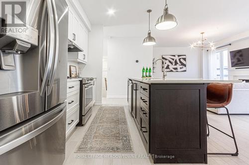 134 Yates Drive, Milton, ON - Indoor Photo Showing Kitchen With Upgraded Kitchen