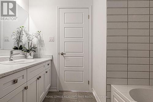 134 Yates Drive, Milton, ON - Indoor Photo Showing Bathroom