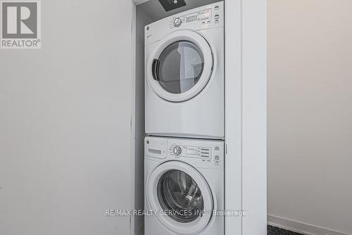 Ph2 - 2220 Lakeshore Boulevard, Toronto, ON - Indoor Photo Showing Laundry Room