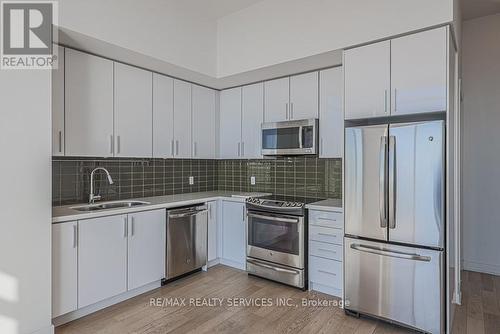 Ph2 - 2220 Lakeshore Boulevard, Toronto, ON - Indoor Photo Showing Kitchen With Upgraded Kitchen