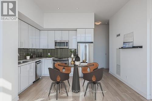 Ph2 - 2220 Lakeshore Boulevard, Toronto, ON - Indoor Photo Showing Kitchen