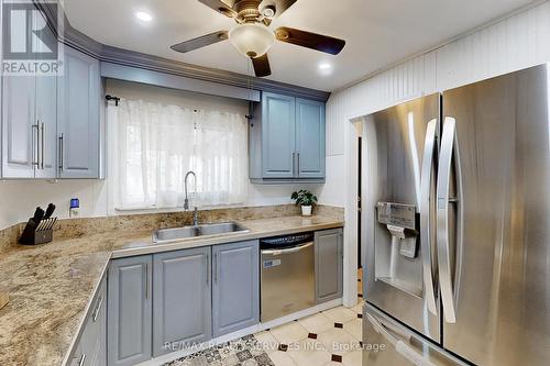 14 Greenhills Square, Brampton, ON - Indoor Photo Showing Kitchen With Stainless Steel Kitchen With Upgraded Kitchen