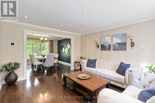 1836 Friar Tuck Court, Mississauga, ON - Indoor Photo Showing Living Room