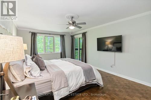 1836 Friar Tuck Court, Mississauga, ON - Indoor Photo Showing Bedroom