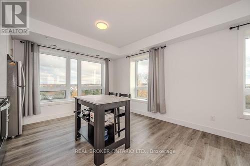 601 - 26 Lowes Road W, Guelph, ON - Indoor Photo Showing Dining Room