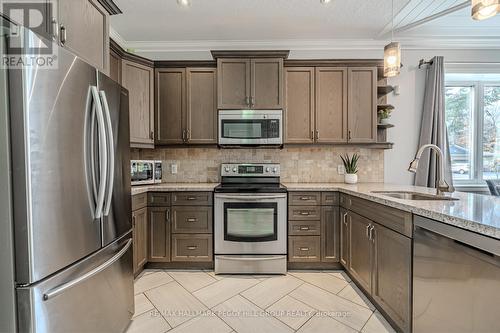 2 Jordan Lane, Huntsville, ON - Indoor Photo Showing Kitchen With Stainless Steel Kitchen With Upgraded Kitchen