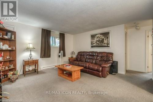 601 - 565 Greenfield Avenue, Kitchener, ON - Indoor Photo Showing Living Room