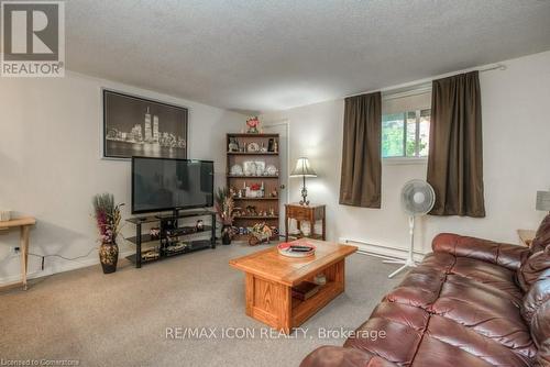 601 - 565 Greenfield Avenue, Kitchener, ON - Indoor Photo Showing Living Room