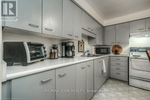 601 - 565 Greenfield Avenue, Kitchener, ON - Indoor Photo Showing Kitchen With Double Sink