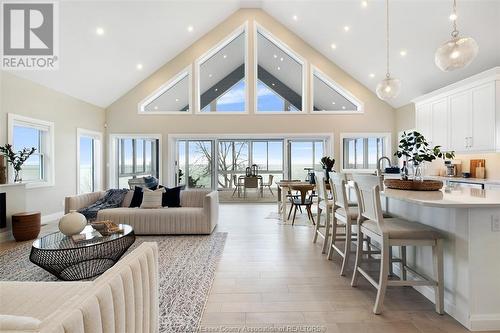 1696 Caille Avenue, Lakeshore, ON - Indoor Photo Showing Living Room