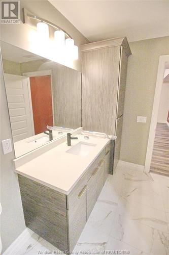 728 Brownstone Unit# 409, Lakeshore, ON - Indoor Photo Showing Bathroom