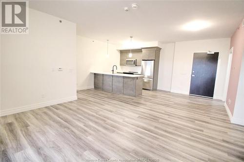 728 Brownstone Unit# 409, Lakeshore, ON - Indoor Photo Showing Kitchen