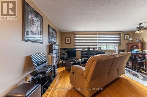 42A Huron Street, Deep River, ON - Indoor Photo Showing Living Room