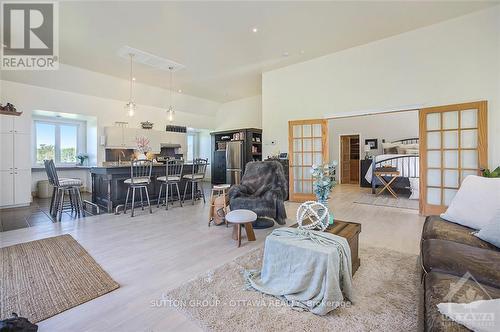 18924 County Road 22 Road, North Glengarry, ON - Indoor Photo Showing Living Room