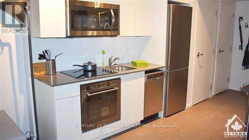 811 - 105 Champagne Avenue, Ottawa, ON - Indoor Photo Showing Kitchen