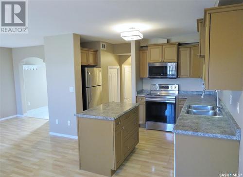 123 445 Bayfield Crescent, Saskatoon, SK - Indoor Photo Showing Kitchen With Double Sink