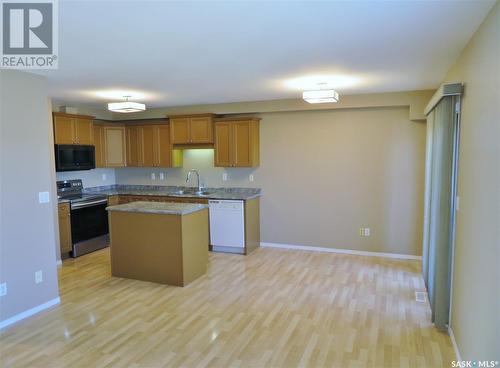 123 445 Bayfield Crescent, Saskatoon, SK - Indoor Photo Showing Kitchen