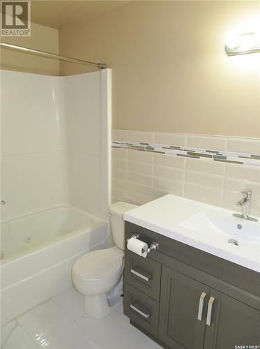 123 445 Bayfield Crescent, Saskatoon, SK - Indoor Photo Showing Bathroom