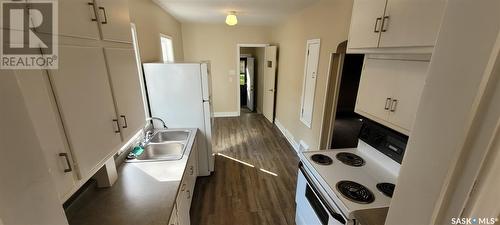 525 F Avenue S, Saskatoon, SK - Indoor Photo Showing Kitchen With Double Sink