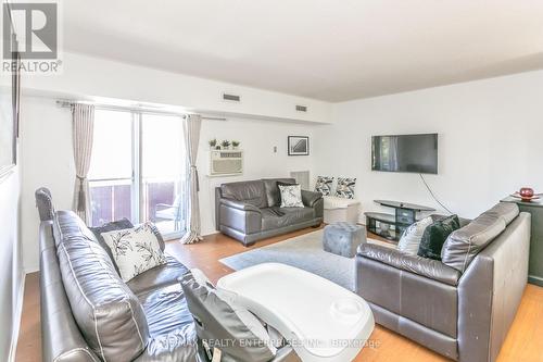 305B - 211 Forum Drive, Mississauga, ON - Indoor Photo Showing Living Room