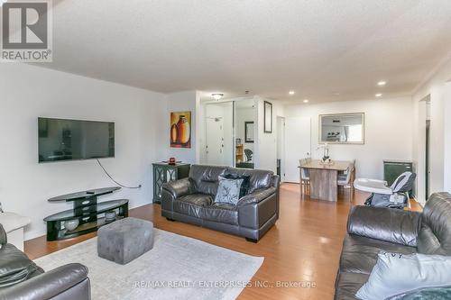 305B - 211 Forum Drive, Mississauga, ON - Indoor Photo Showing Living Room