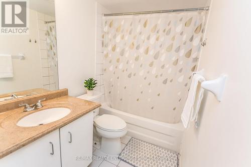 305B - 211 Forum Drive, Mississauga, ON - Indoor Photo Showing Bathroom