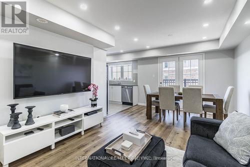 124 - 2441 Greenwich Drive, Oakville, ON - Indoor Photo Showing Living Room