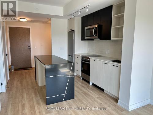 430 - 2300 St Clair Avenue W, Toronto, ON - Indoor Photo Showing Kitchen