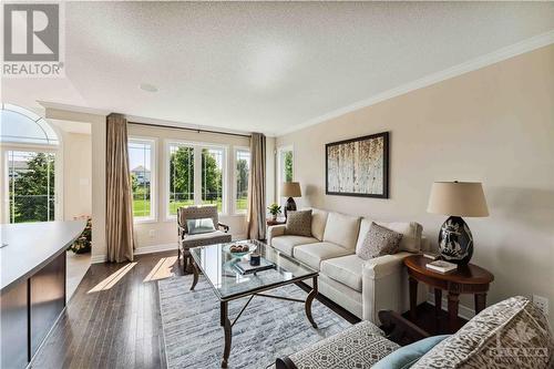 192 Akerson Road, Ottawa, ON - Indoor Photo Showing Living Room