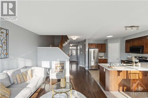 642 Pepperville Crescent, Ottawa, ON - Indoor Photo Showing Kitchen With Double Sink