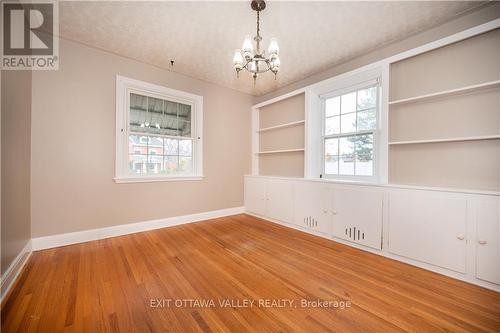 334 Pembroke Street, Pembroke, ON - Indoor Photo Showing Other Room